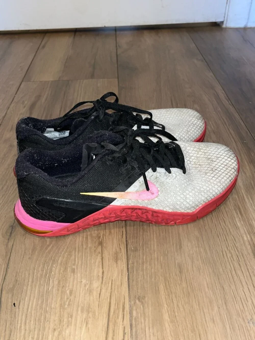 Nike Metcon 5 Womens Training Shoes White/Black/Pink Size 8